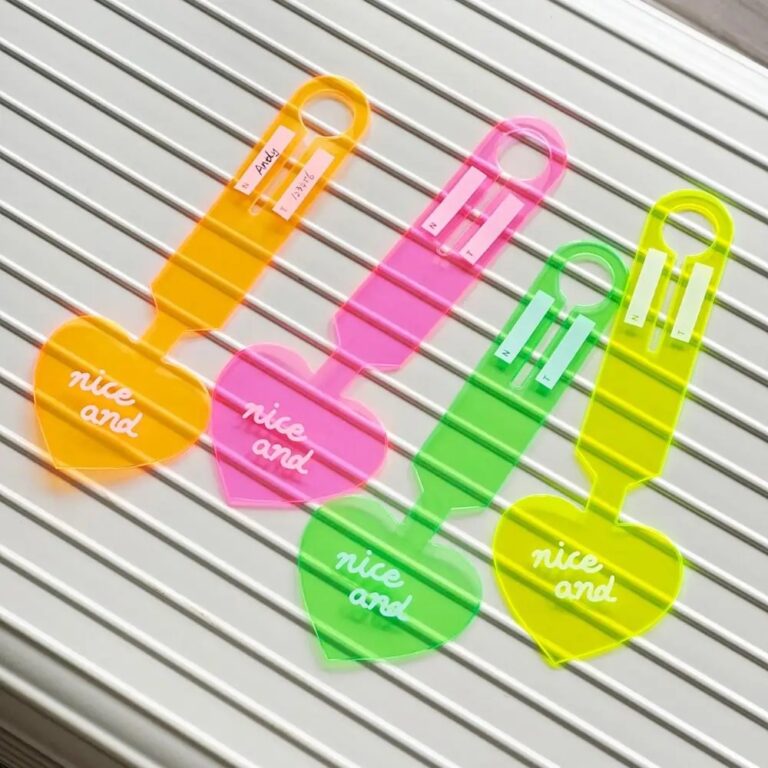 Fluorescent luggage tag